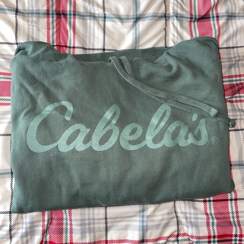 Woman’s Cabelas Sweatshirt